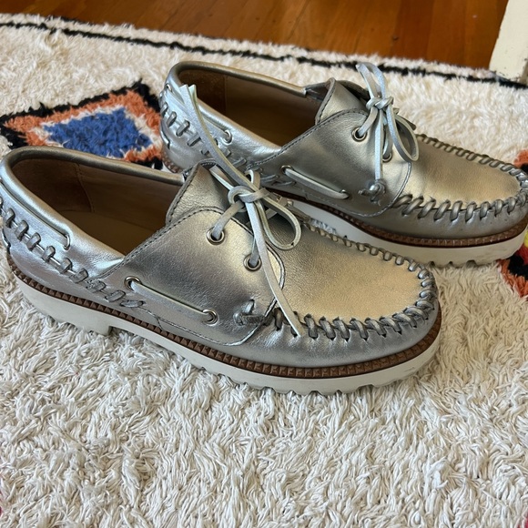 Freda Salvador Lug Boat Shoe Metallic Silver Sz 8 - Picture 3 of 6